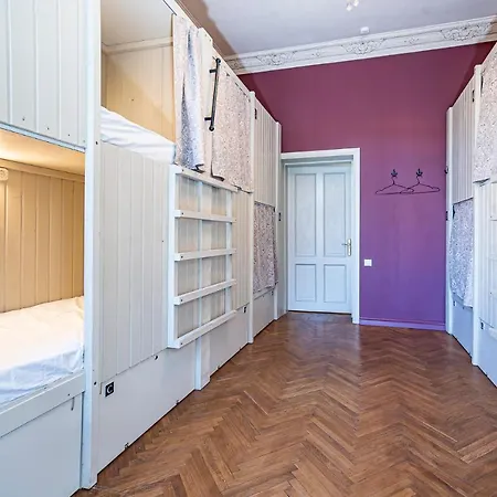 Blue Bird Boutique - Old Town Хостел