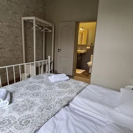 Blue Bird Boutique - Old Town Hostel *