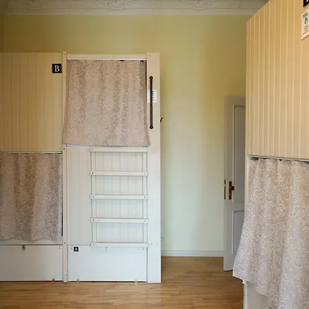 Хостел Blue Bird Boutique - Old Town *
