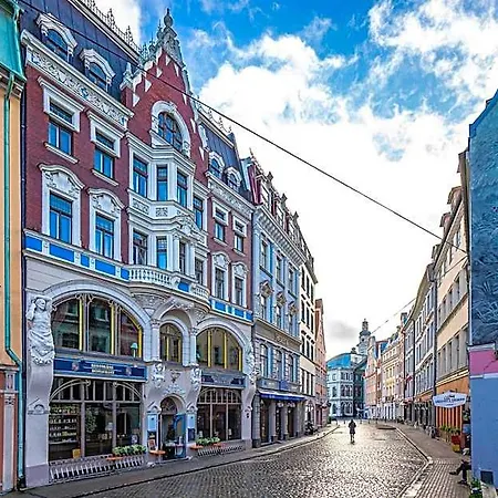 Blue Bird Boutique - Old Town Hostel *
