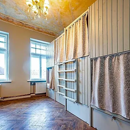 Blue Bird Boutique - Old Town Hostel *