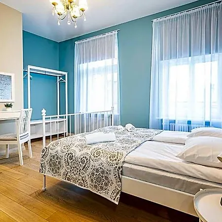 Blue Bird Boutique - Old Town Hostel