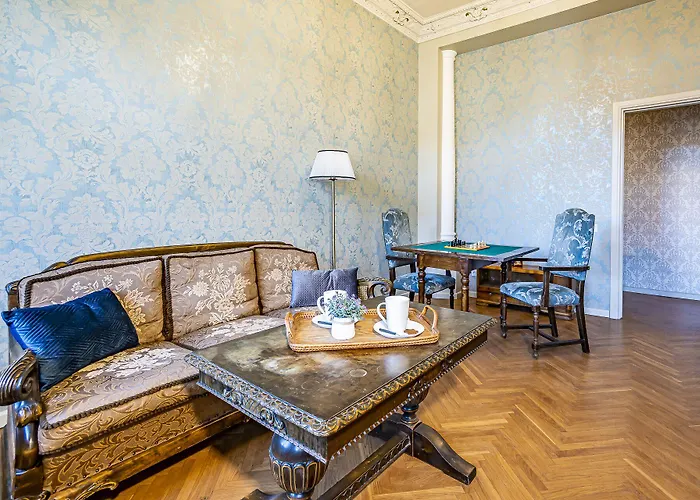 Blue Bird Boutique - Old Town